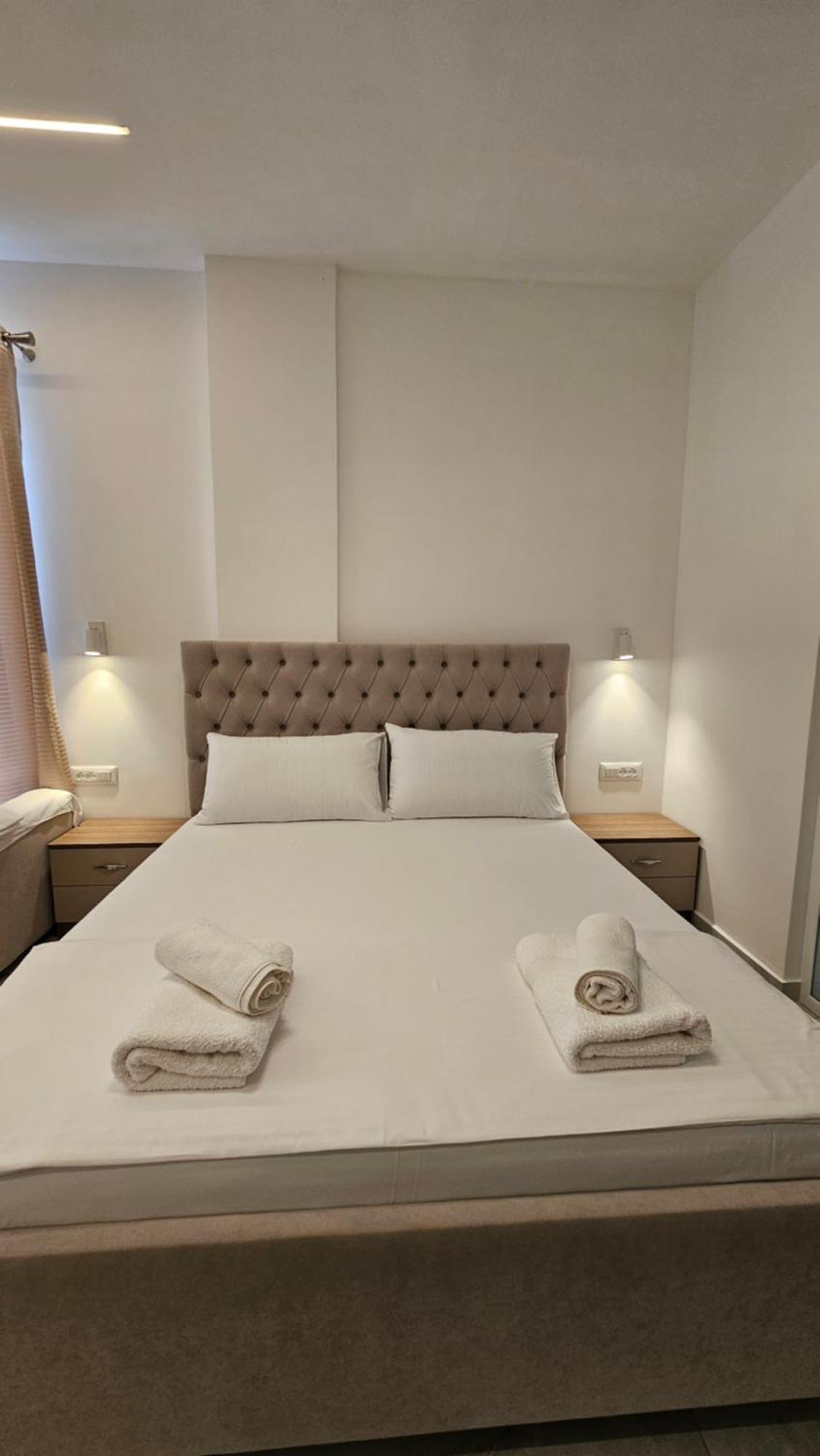Blue Mare Apartments Sarandë 外观 照片