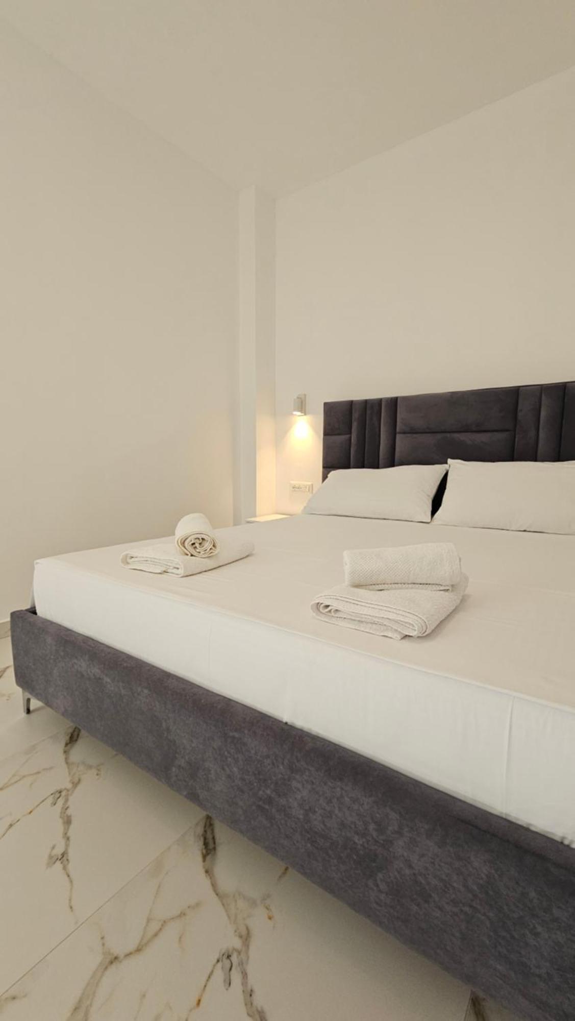 Blue Mare Apartments Sarandë 外观 照片